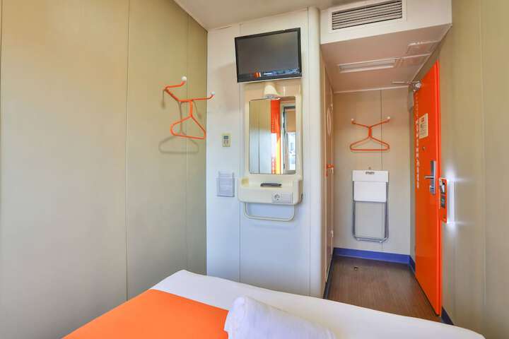 Room 5 of 34