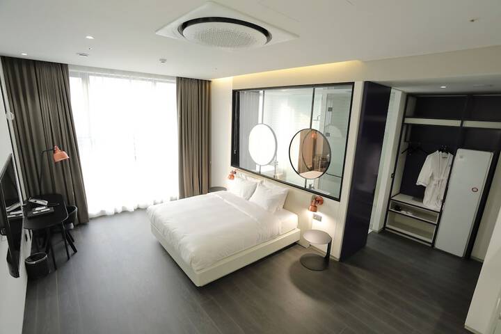 Room 4 of 14