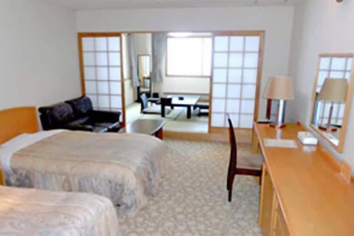 Room 10 of 27