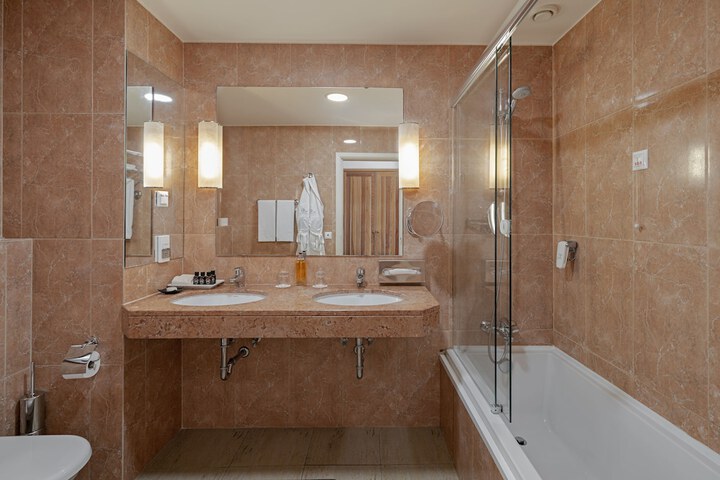 Room 20 of 63
