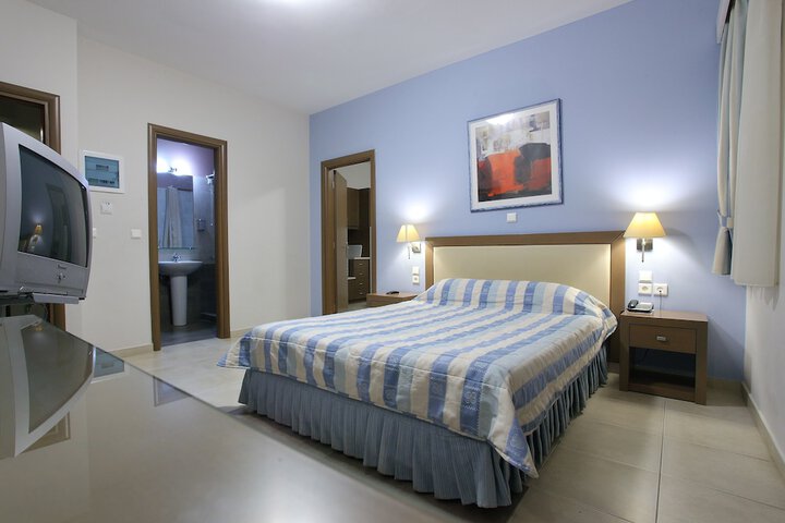 Room 6 of 70