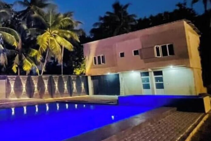 Pool 7 of 9