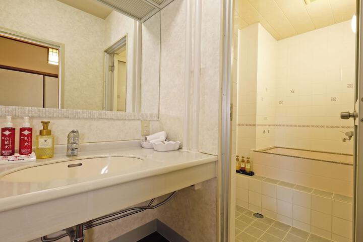 Room 15 of 50