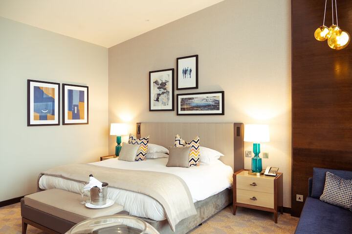 Room 10 of 104