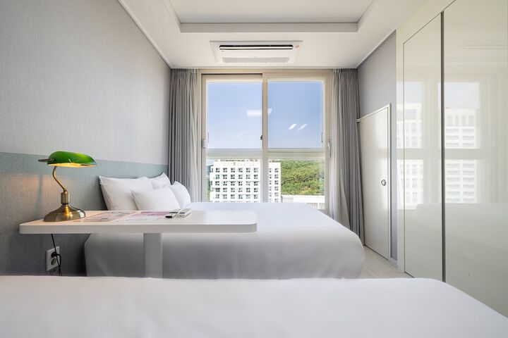 Room 10 of 19