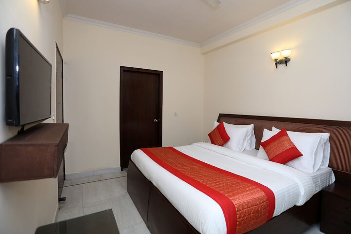 Room 8 of 20