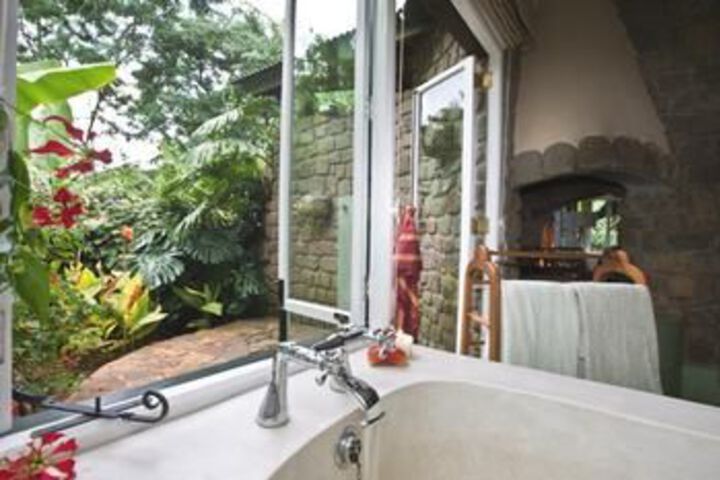 Deep Soaking Bathtub