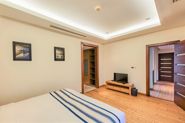 Room 25 of 183