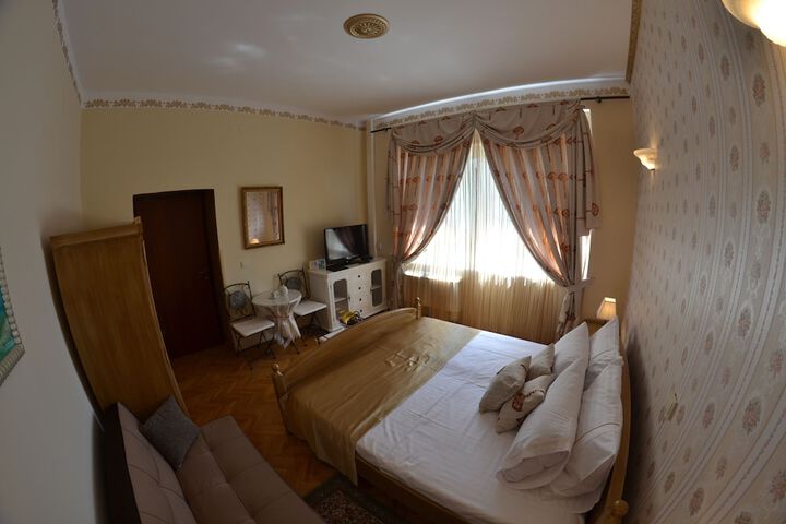 Room 10 of 96