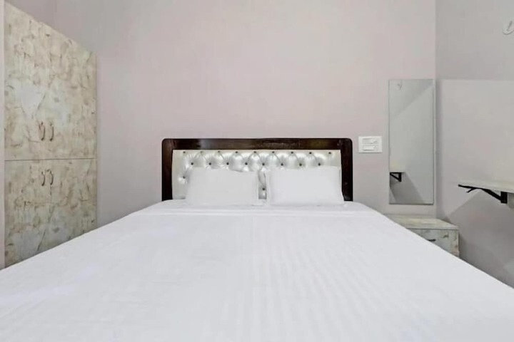 Room 2 of 8