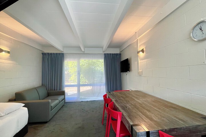 Room 50 of 98