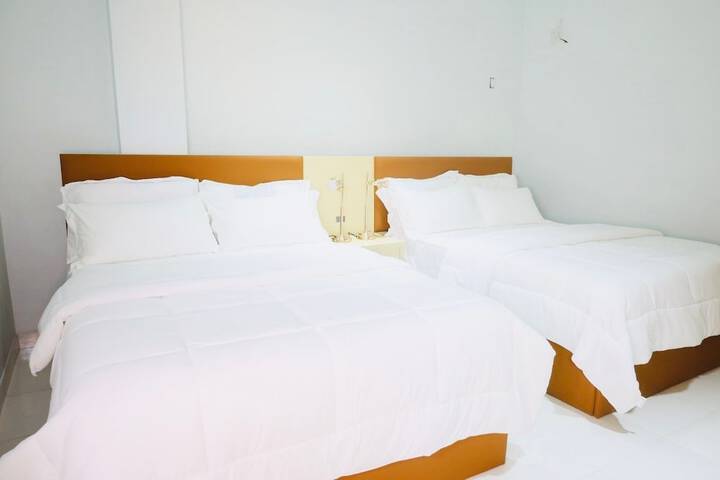 Room 9 of 33