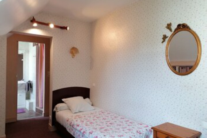 Room 15 of 32