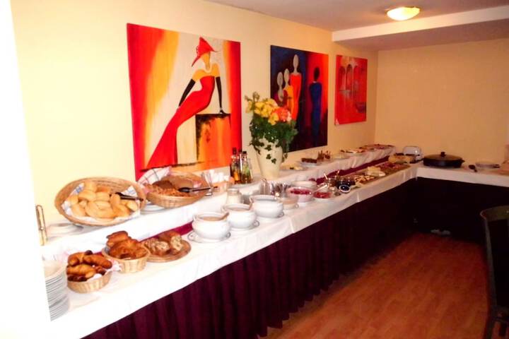 Dining 19 of 25