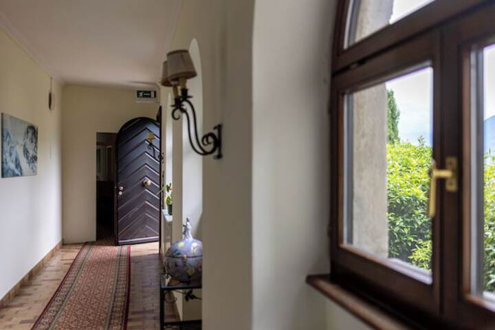 Ballroom/Hall 108 of 156