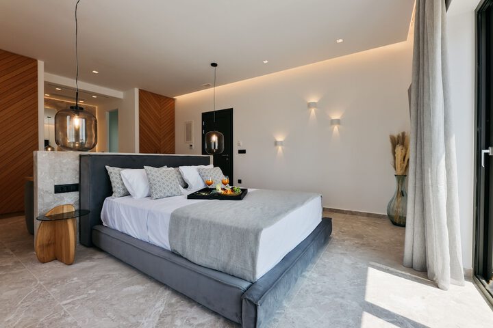 Room 16 of 60