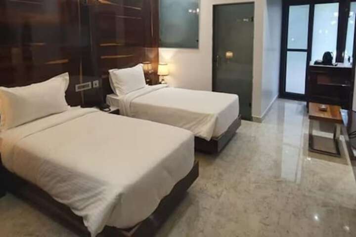 Room 7 of 27