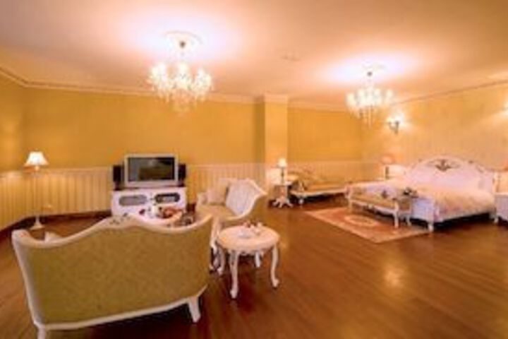Room 16 of 23