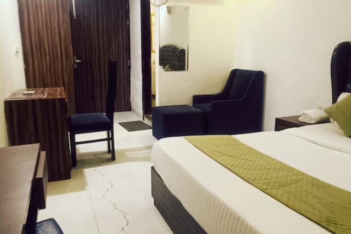 Room 34 of 126
