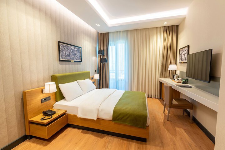 Room 3 of 37