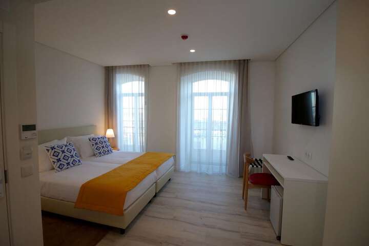 Room 10 of 37