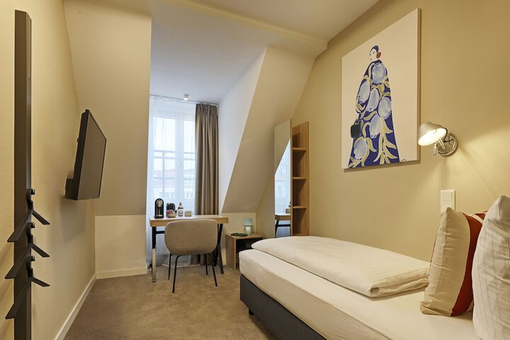 Room 7 of 25