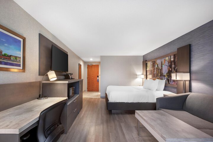 Room 4 of 39