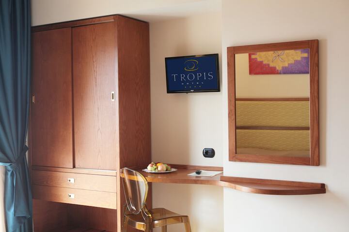 Room 8 of 71