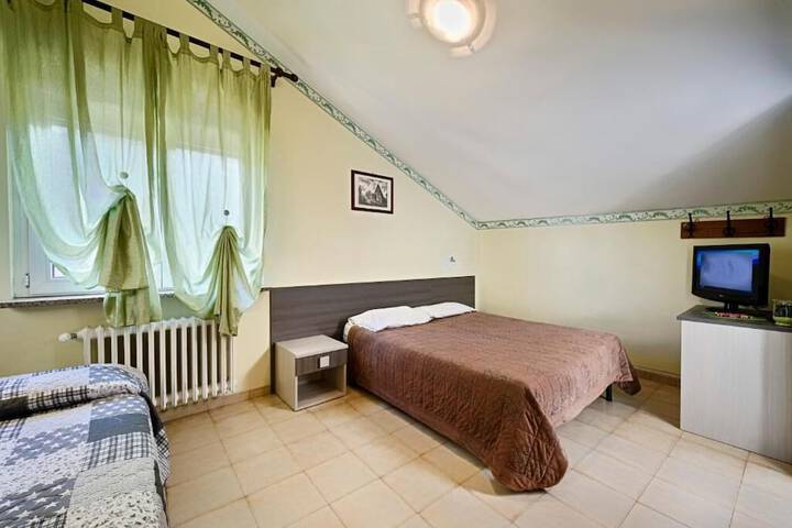 Room 2 of 31