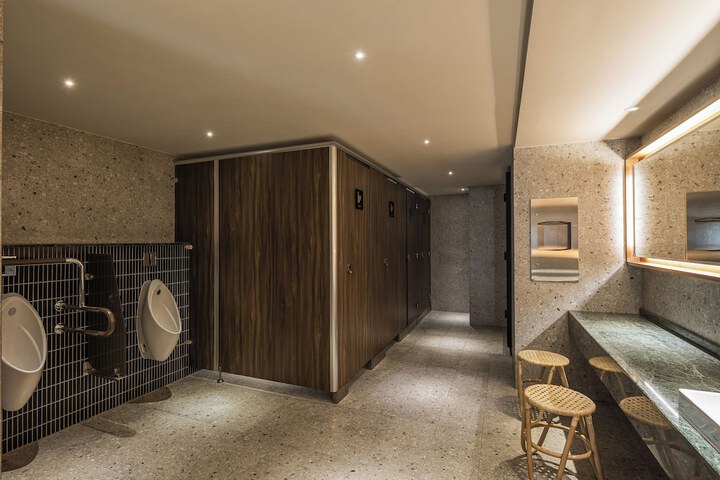 Room 49 of 64
