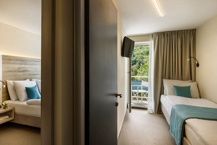 Room 9 of 75