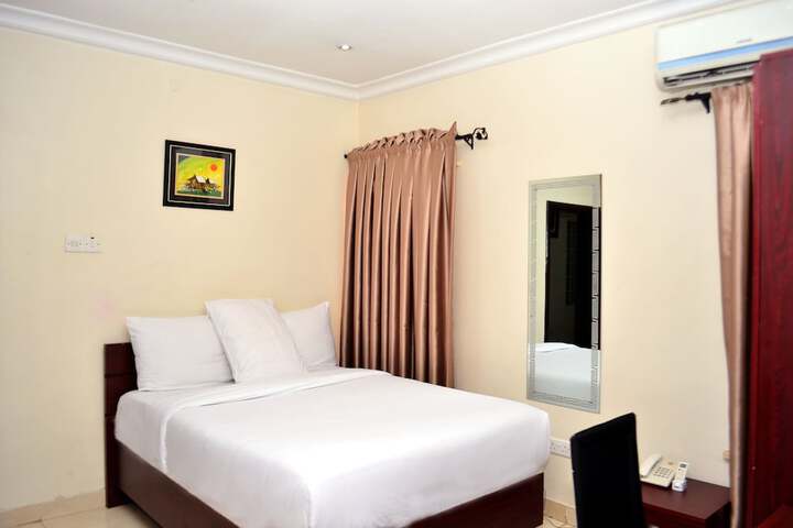 Room 12 of 37