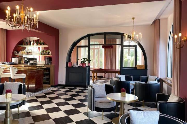 Lounge 69 of 83