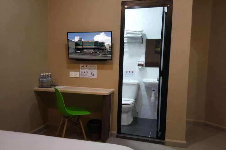 Room 27 of 65
