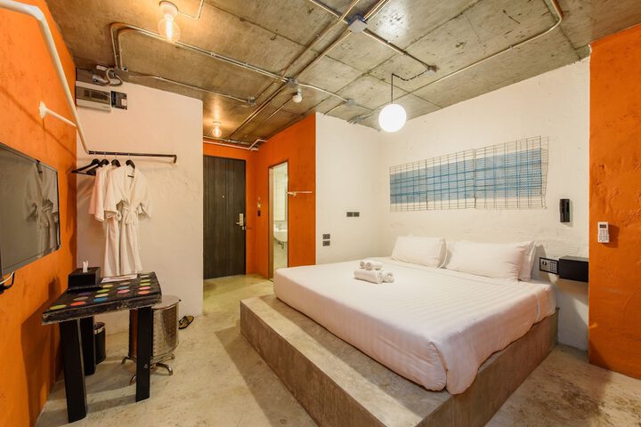 Room 16 of 60