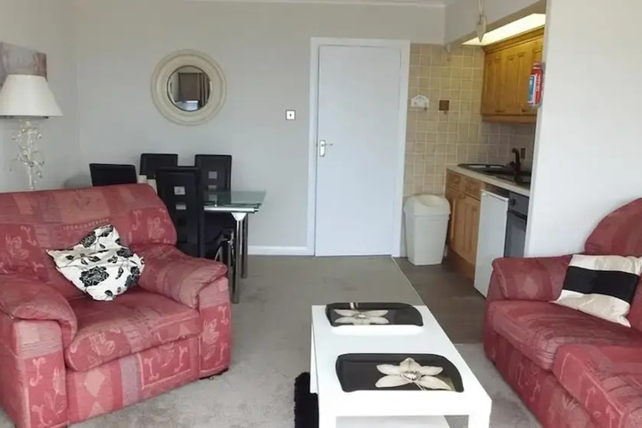Room 4 of 16
