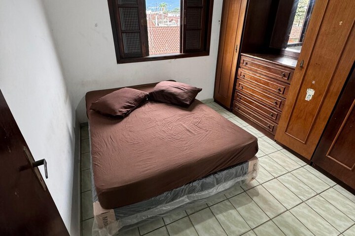 Room 12 of 25
