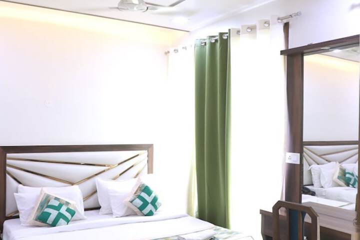 Room 7 of 12