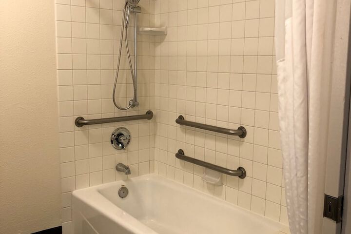 Standard Double Bed Accessible (7 of 11)