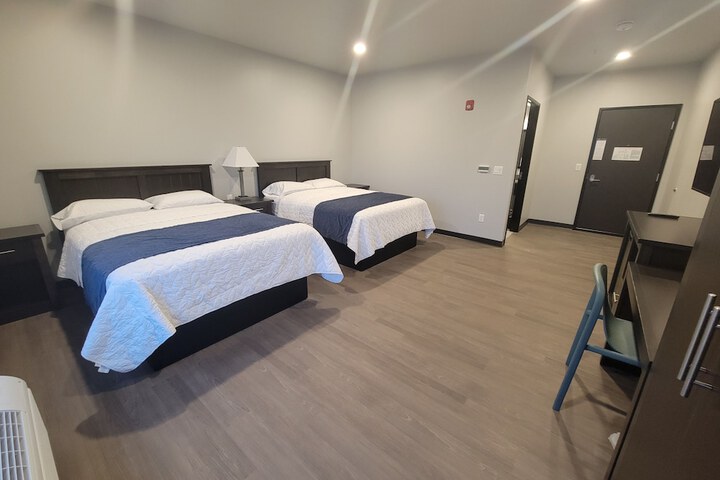 2 Queen Beds River View (6 of 12)