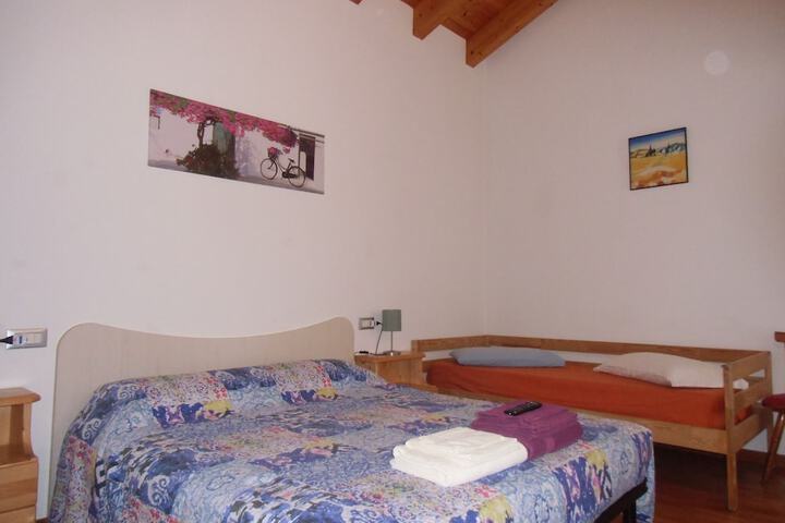 Room 5 of 25