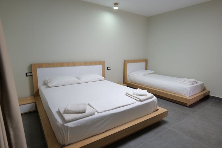 Room 28 of 108