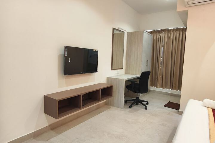 Room 4 of 13