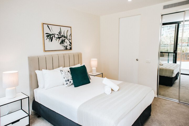 Room 2 of 33