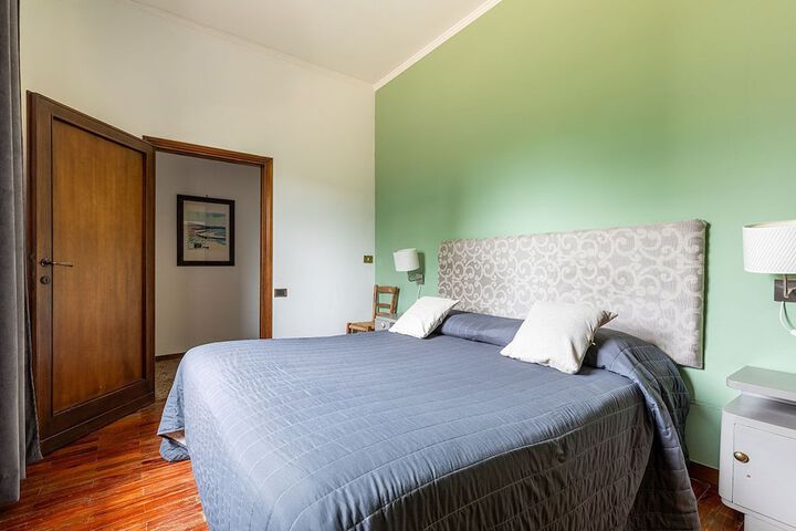 Room 18 of 100