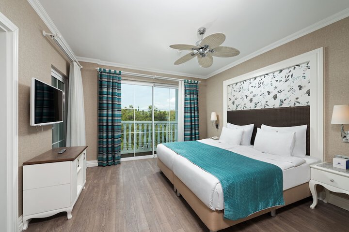 Room 52 of 226