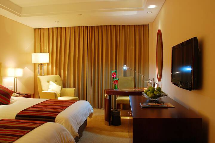 Room 10 of 33