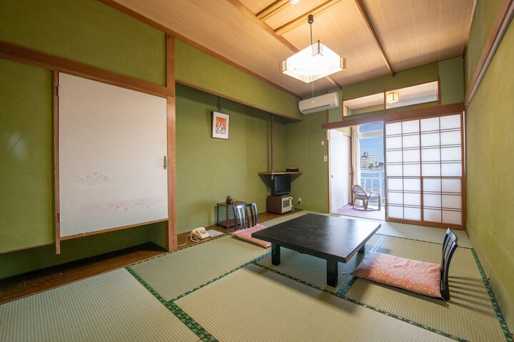 Room 3 of 17