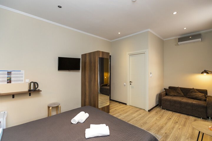 Room 16 of 106