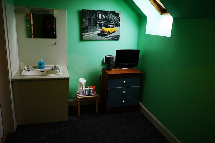 Room 16 of 30